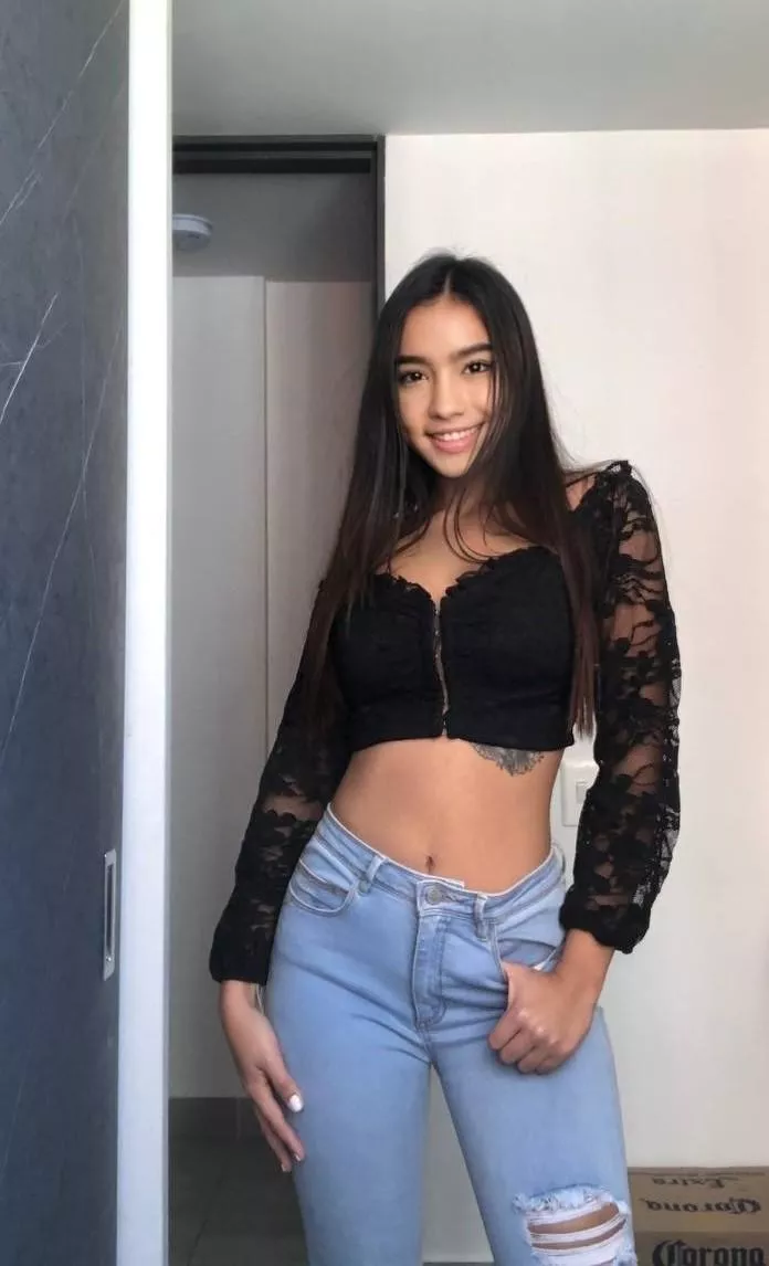 Does this croptop look good on my curvy 18yo body?