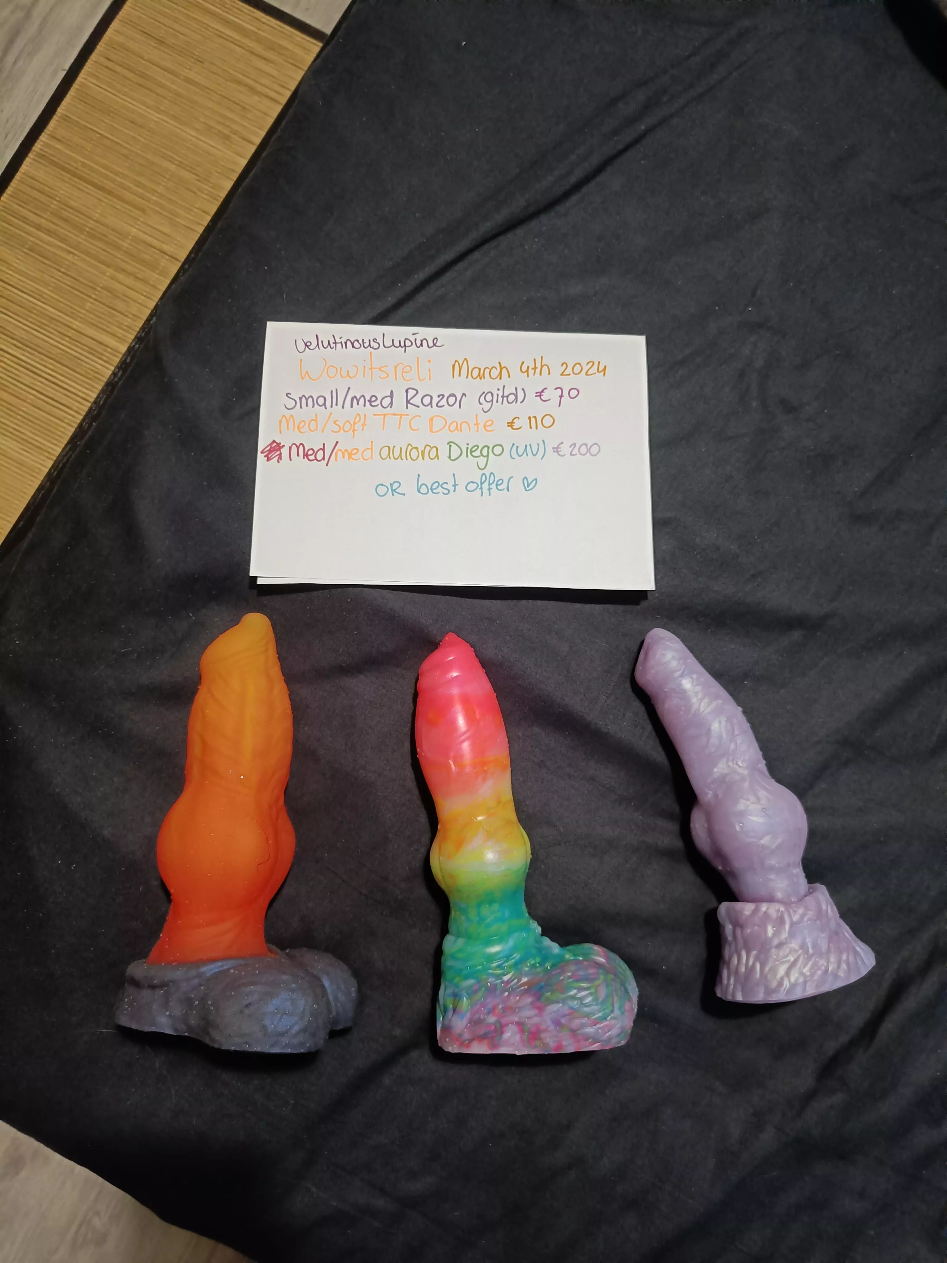 EU/NL WTS (worldwide) 3 toys, aurora, gitd