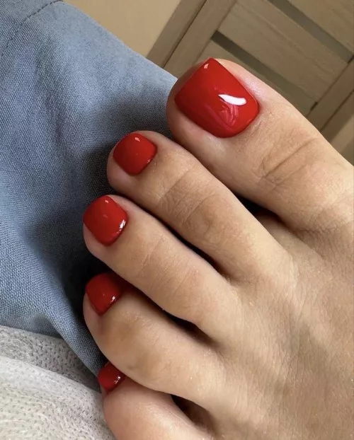 Foot worshippers, this one's for you. 🤤