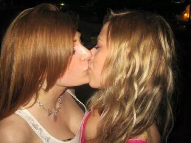 Friends kissing 