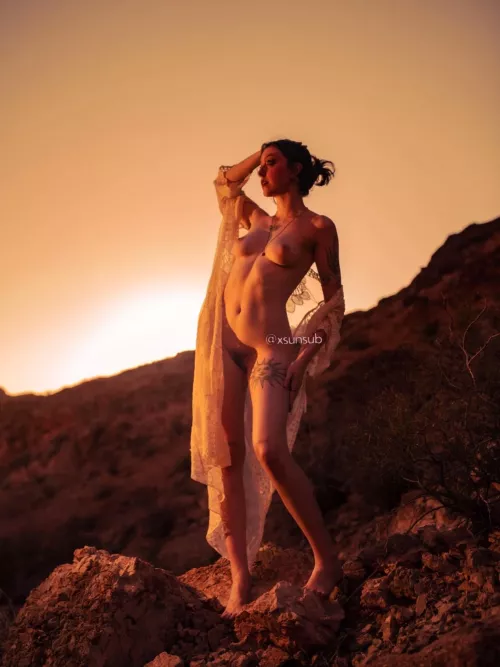 glowing hippie goddess 🌞