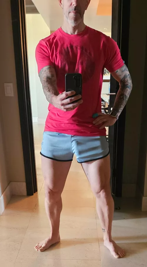 Heading down to the pool. 