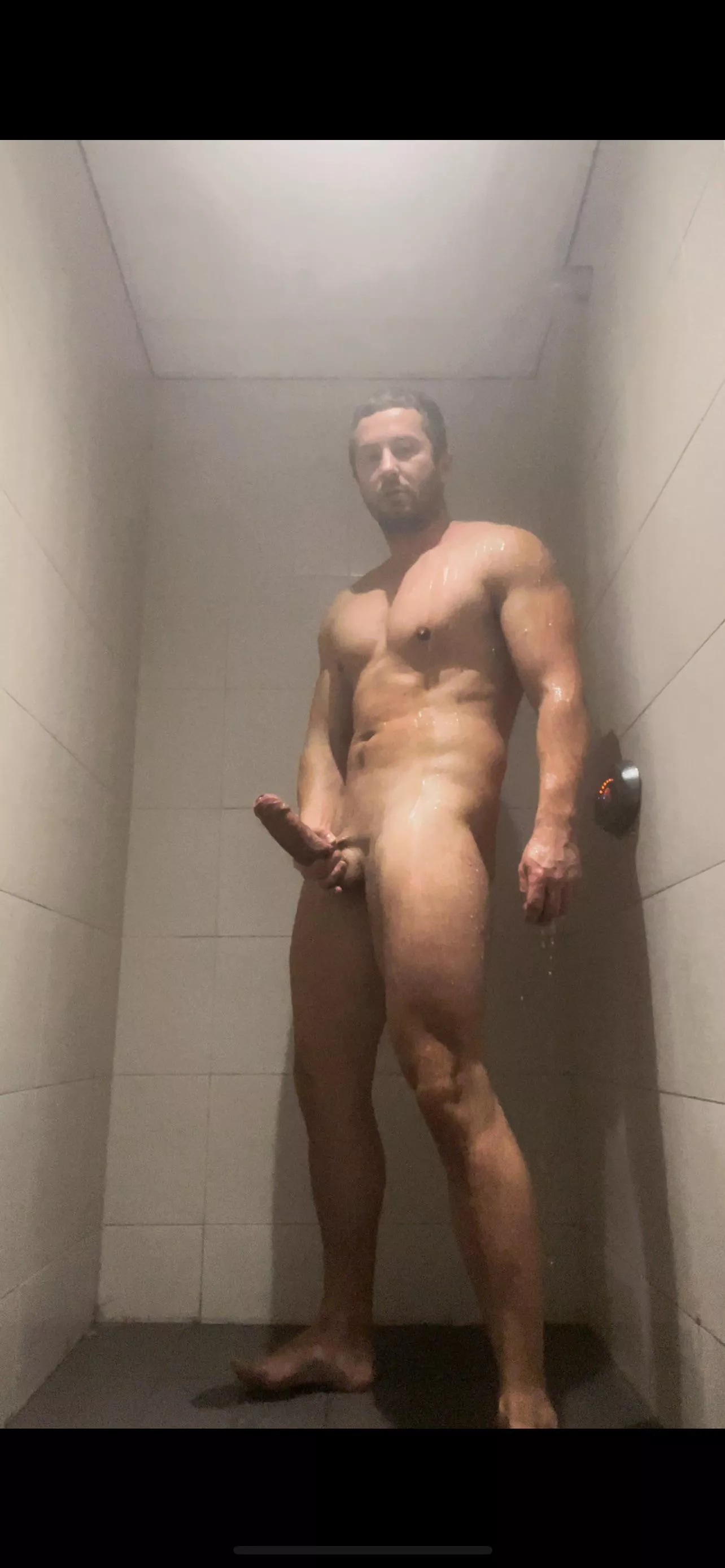 Hope you like my post workout shower, holding more than a handful 🍆🥵
