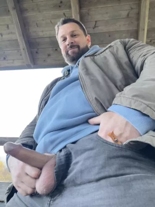 I once heard that good friends help each other out. Do you see it the same way? 