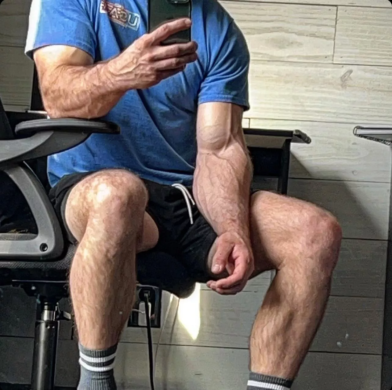 Just a quickie forearm pump before work 😏