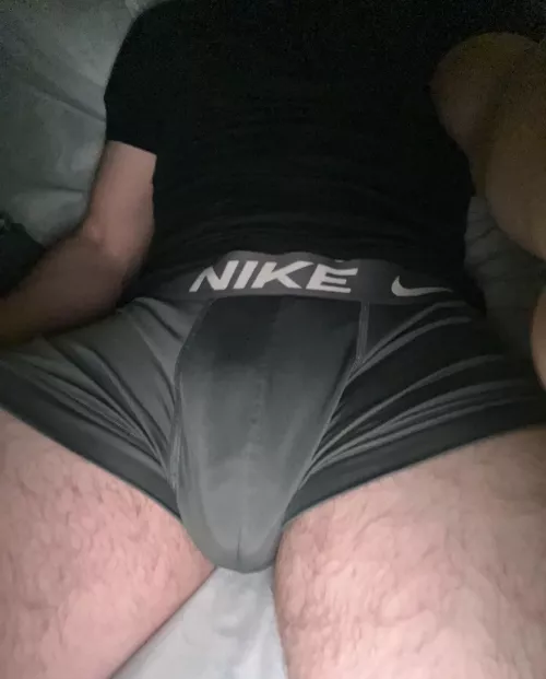 Kickin it on the couch, lazy Monday I guess 😎