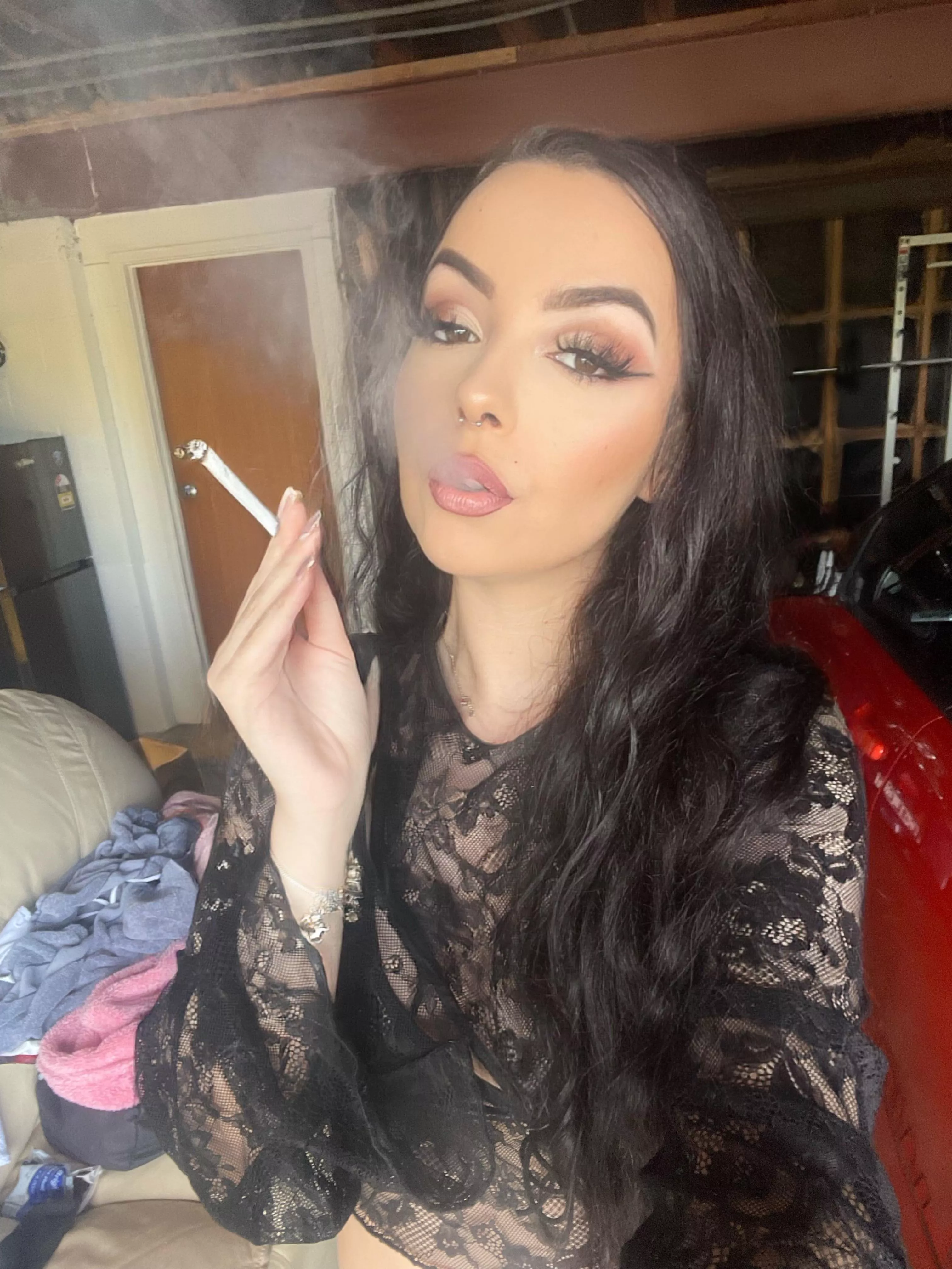 let me blow smokey rings around your cock (tailormade). 