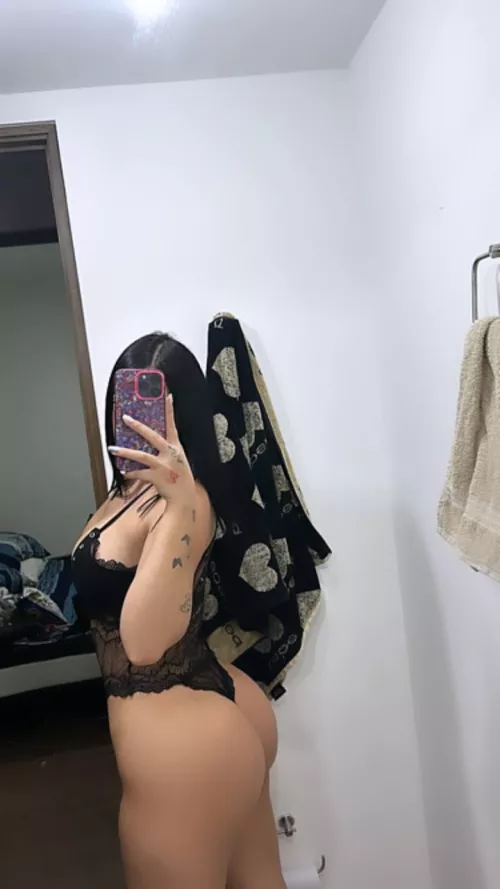 Look how hungry my butt is