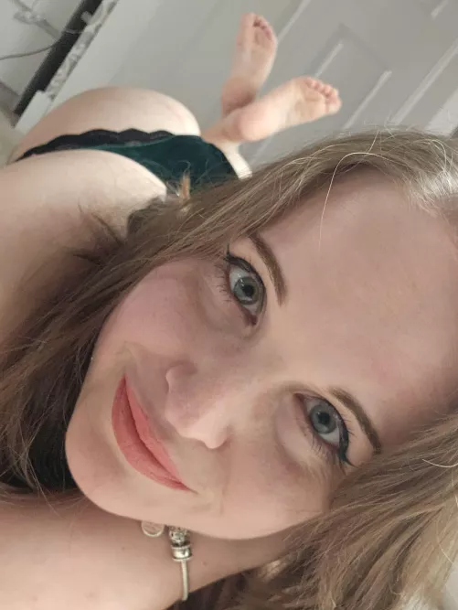 Look into my eyes and let your thoughts run wild 