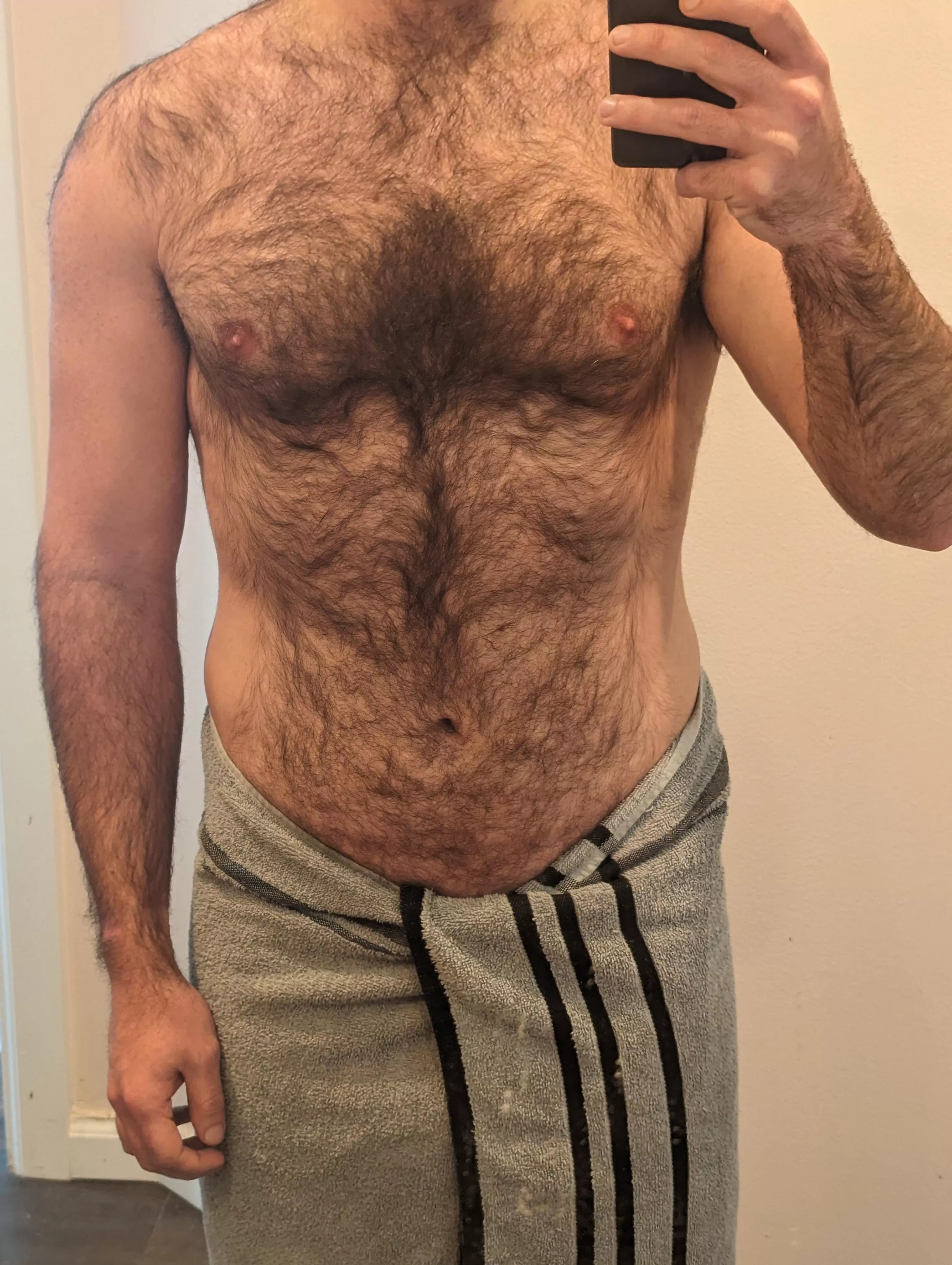 Looking for fit, masc, chill bros into hairy dudes to chat with. Been having account issues so if we've talked in the last few days, hmu again!