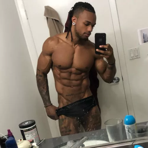 M27 - bored, someone DM me and say hello 😏👋🏾