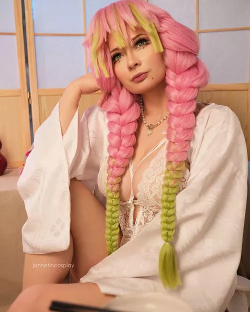 Mitsuri Kanroji (Kimetsu no Yaiba), by JannetIncosplay.~