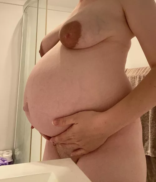 My pregnant boobs are so full, who’s gonna help relieve them? 🤭💗