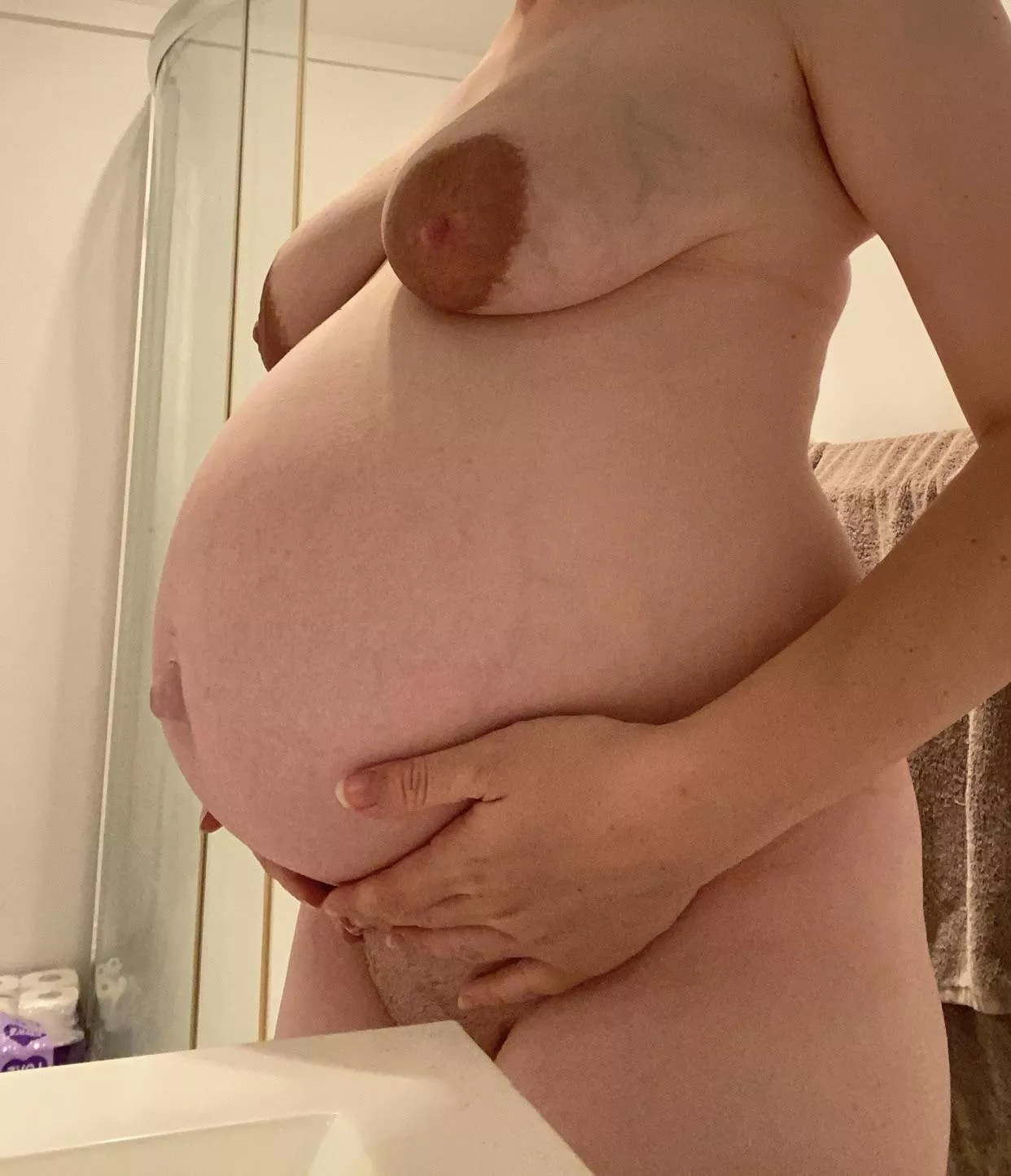 My pregnant boobs are so full, who’s gonna help relieve them? 🤭💗