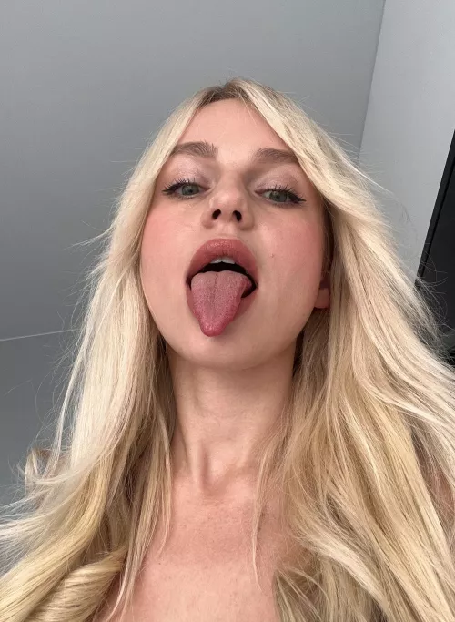 Nothing turns me on more than a firm hand delivering some deliciously rough face slaps