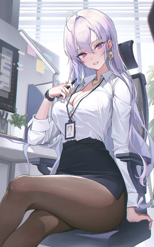 Office Lady Luna