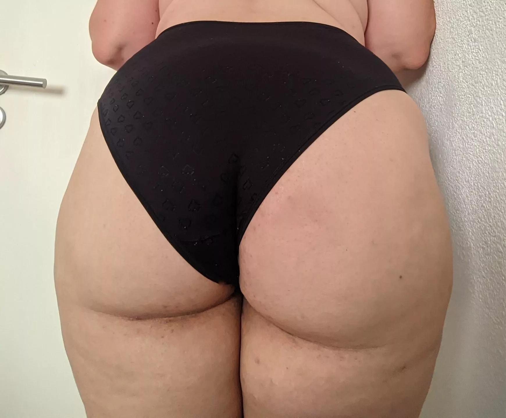 Phat white latina ass that loves comfy panties