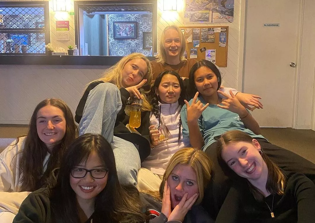 Qhich one you choosing for a fun night? [8]