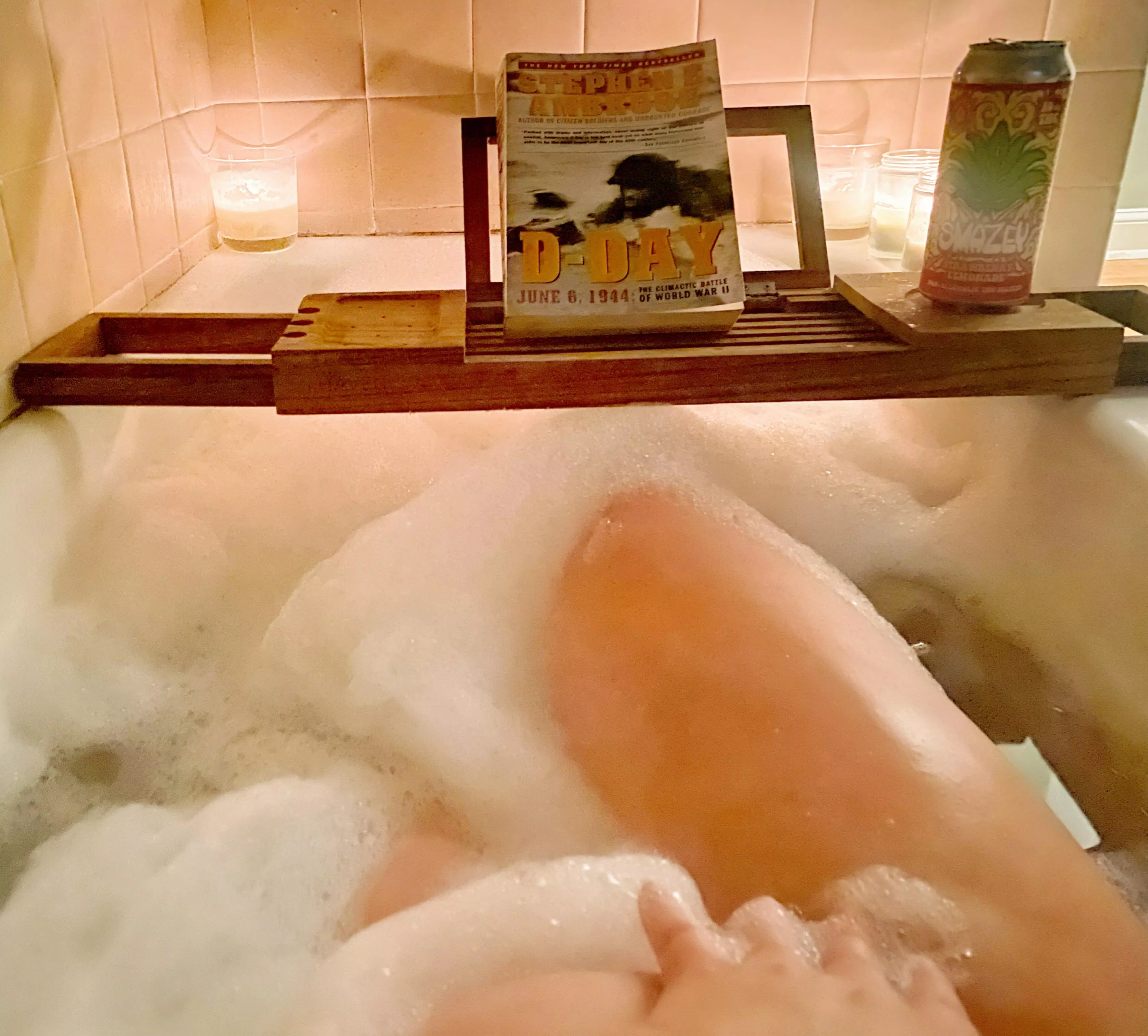 Relaxing with a Smazey 10MG THC Strawberry Lemonade after Sunday Runday (F)unday