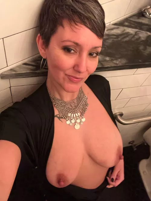 Restaurant selfie before getting laid