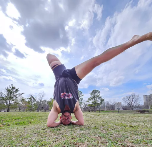 Single Futomomo and Yoga in the sun
