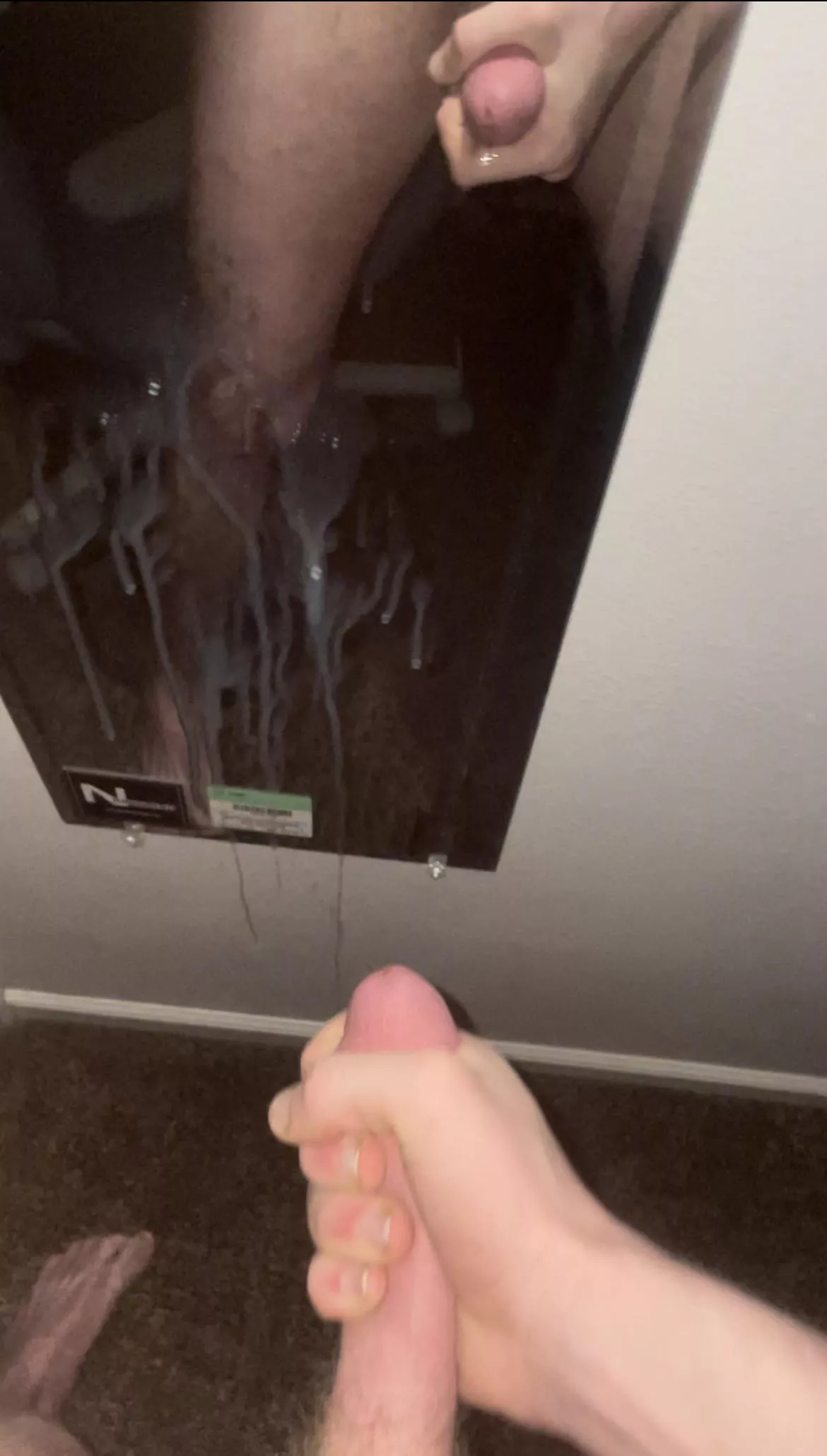 Soaked my mirror 🤤