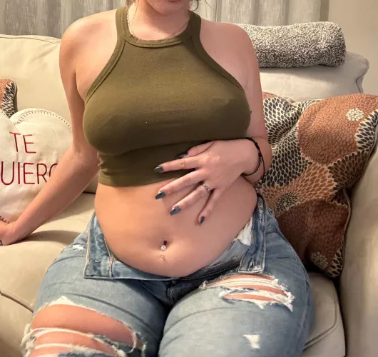 Still can’t believe how much I’ve grown in the past year 😝🤰🏻✨🐷