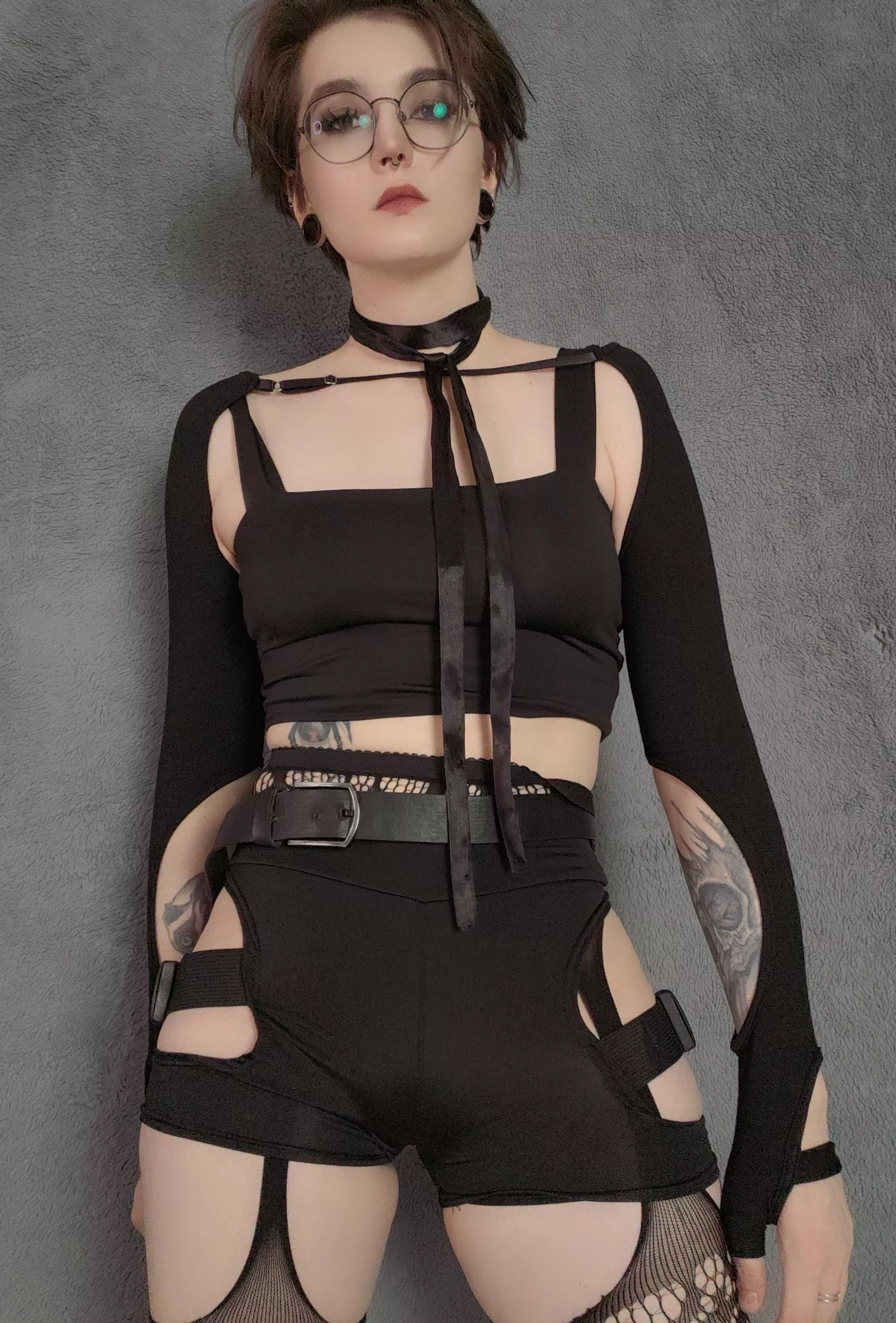 There's black widow sitting under my boobs