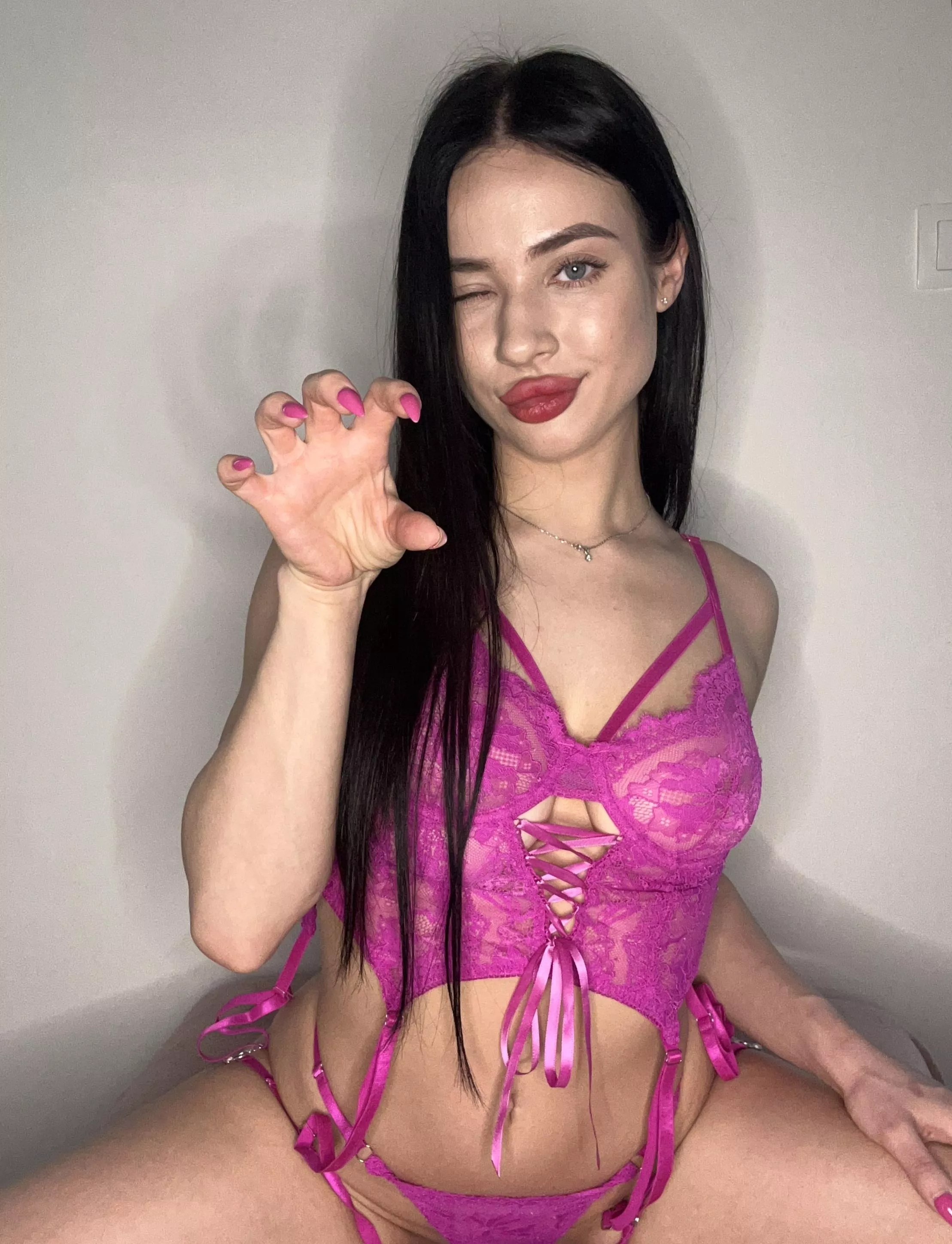 These claws love guys' backs