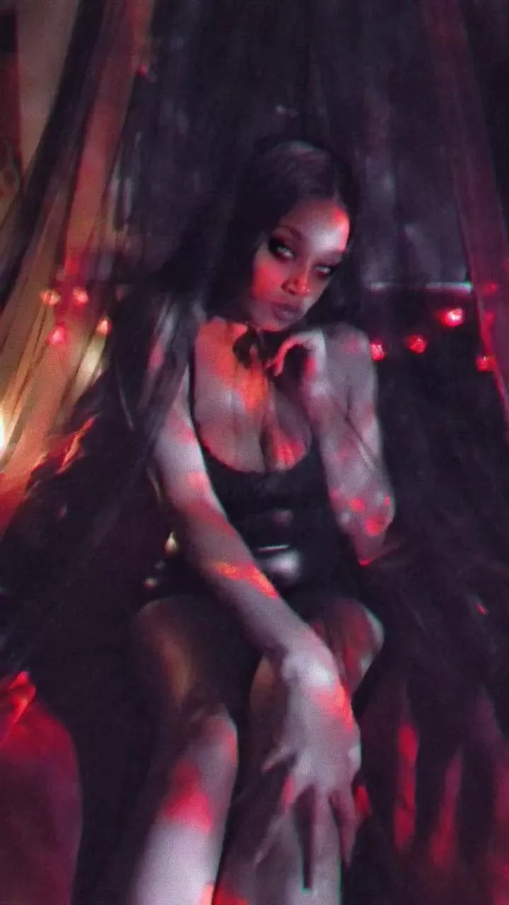 Unleash your desires. Enter the realm of dominance with Mistress Medusifer 