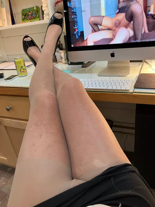 Watching porn in high heels turns me on 