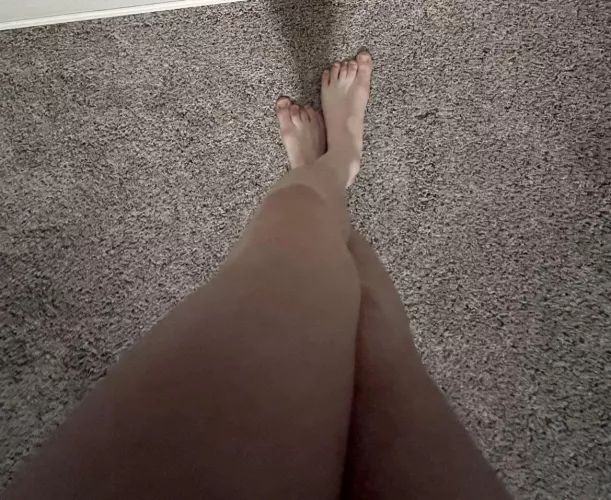 What color should I paint my toes?💅