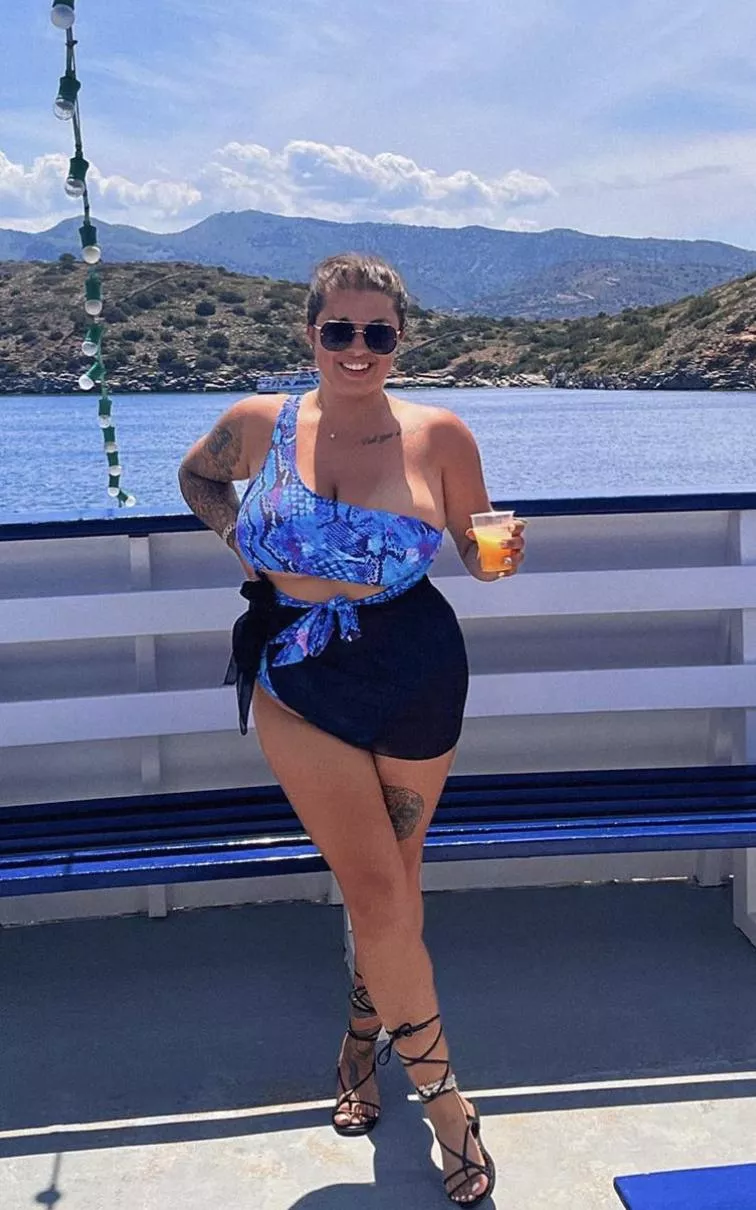 who likes my new crop top