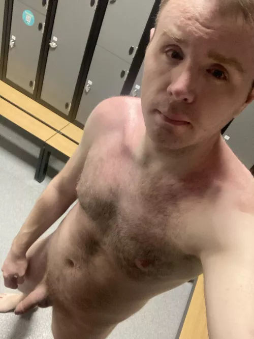 Who needs a towel, letting the guys enjoy the view as I dry ☺️