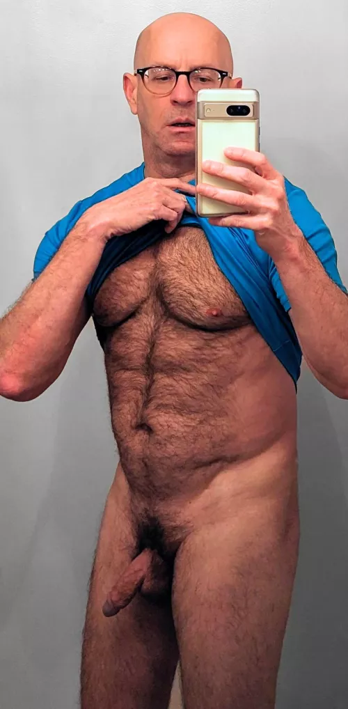 Working at getting over my nervousness about posting nudes with face. 