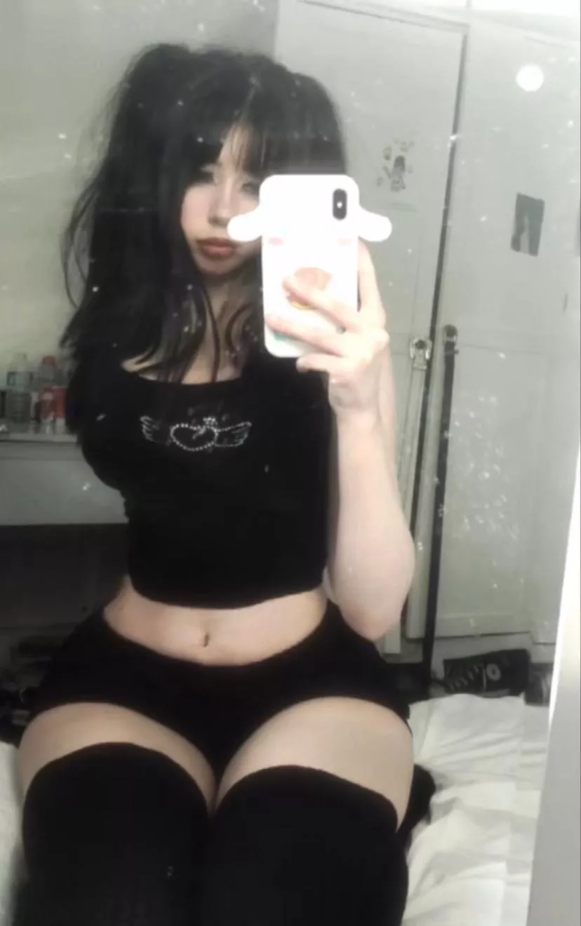 would you sneak off and fuck me if we were at the concert together?