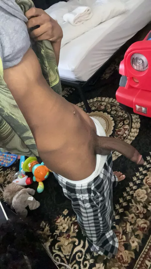 19. bored rn. dick pics anyone?