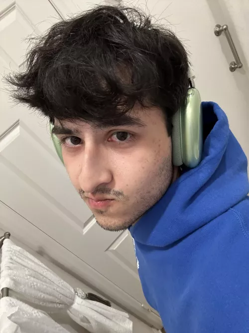 [21] Looking to make some friends, hit me up!