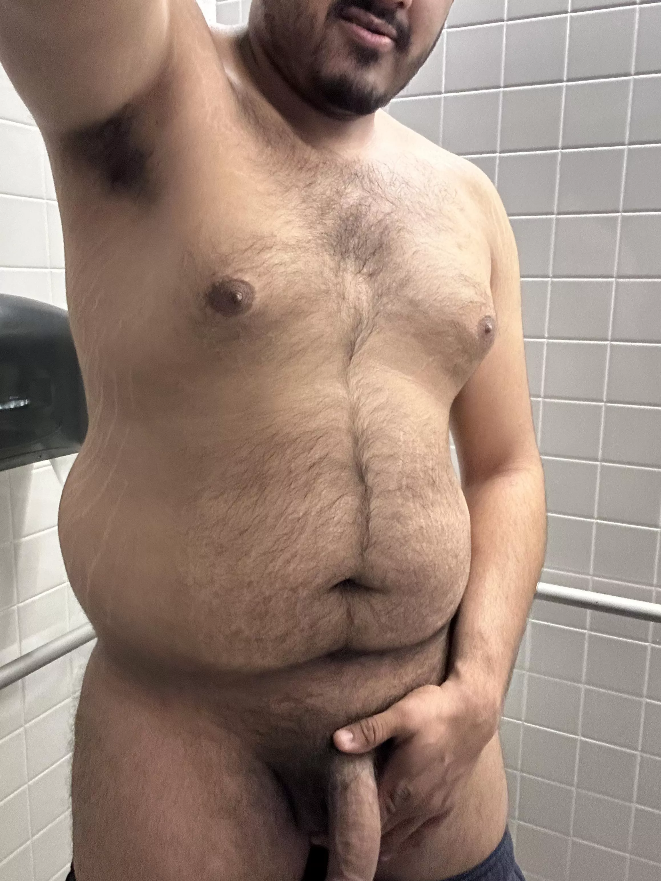 [21] whenever I can’t focus in class, I go to the bathroom and show off for yall ;) DMs open