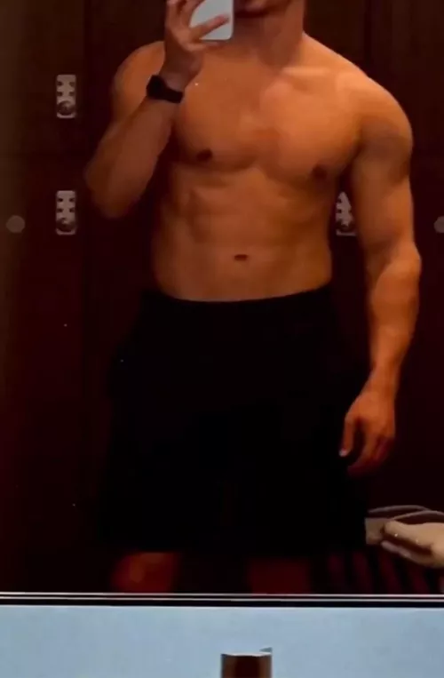 26 hung top from germany looking for fit guys snap nv7331