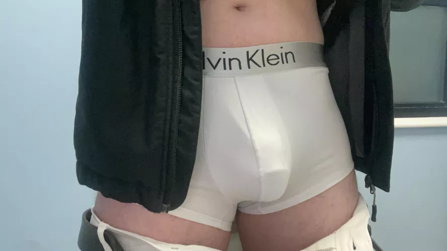 (27 🇬🇧) Work selfie to pass the time