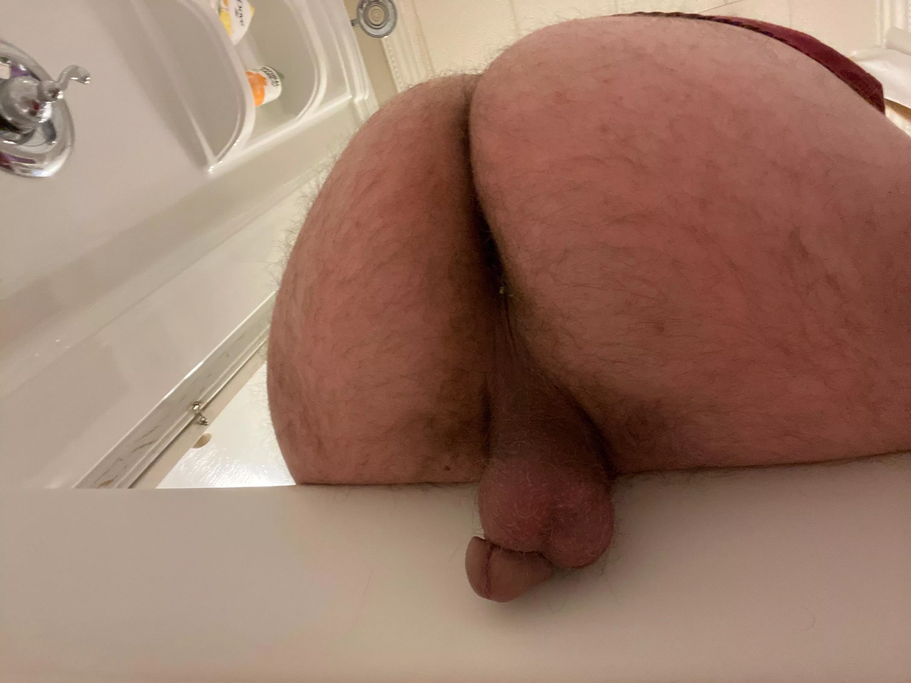 [32] anyone interested in eating me until I blow my load?