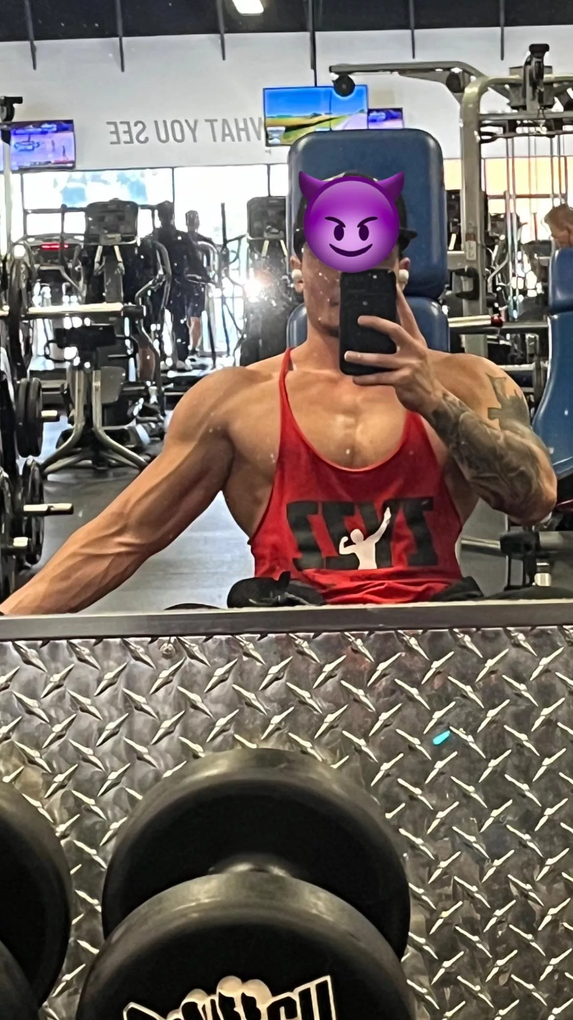 Alrightyyy who wants to donate their little shrimp dick to be my forearm workout for today? 😈🥰