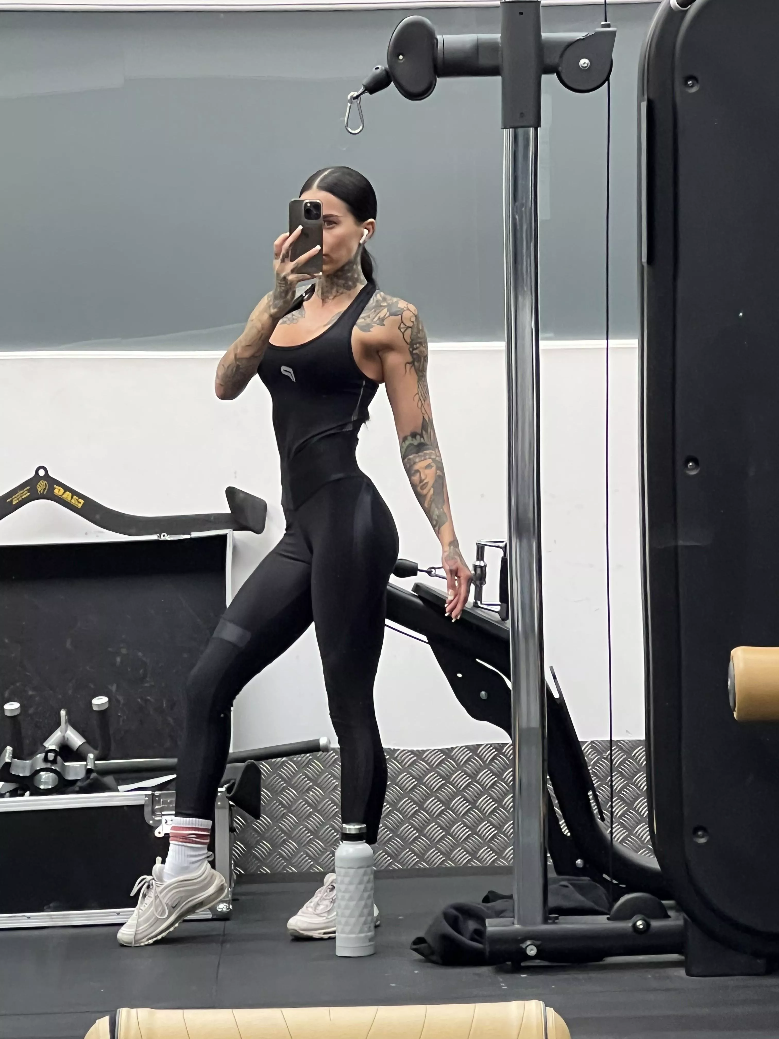 Am I cute in this gym outfit