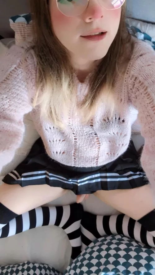 Anyone like my new socks! They need cum on them..