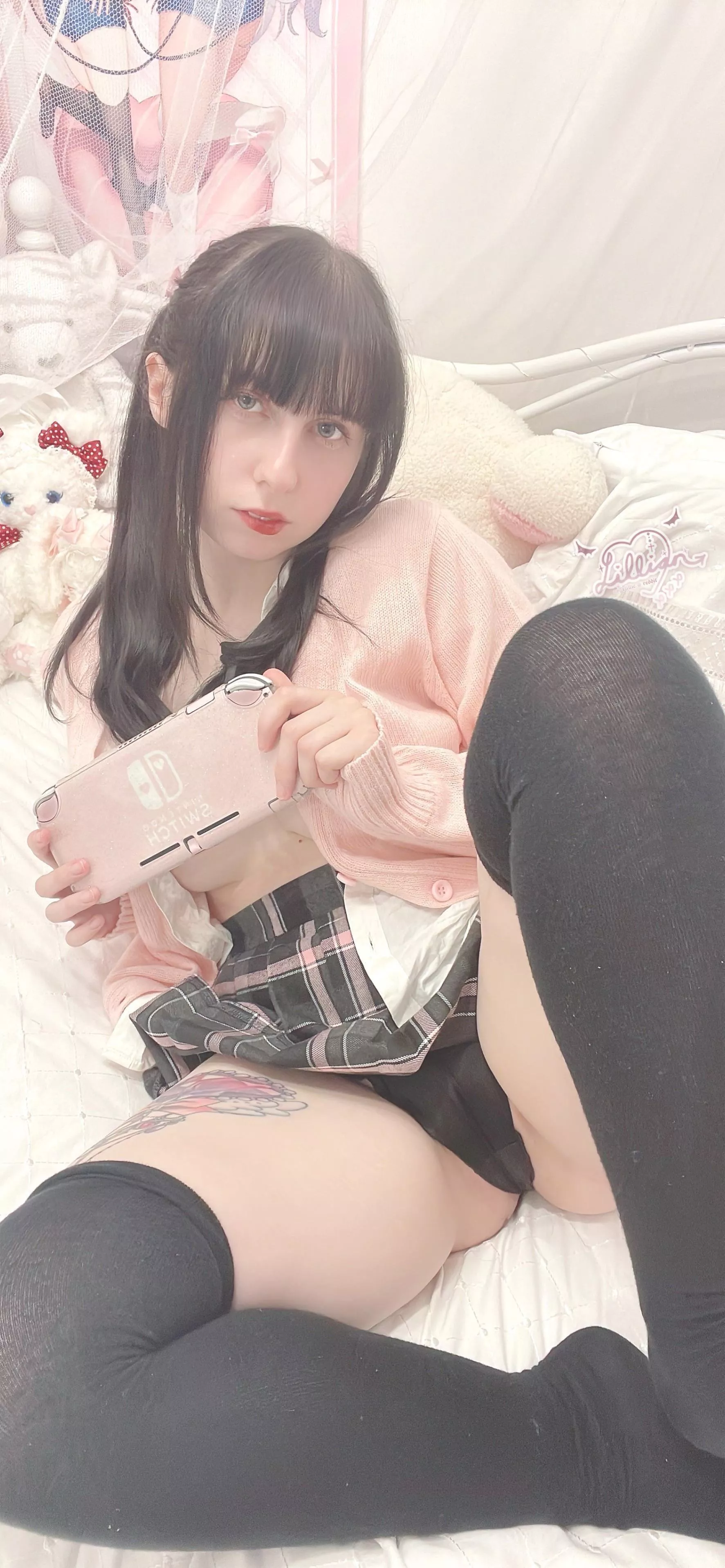 boss makes a dollar, i make a dime + that's why i play smash on company time 