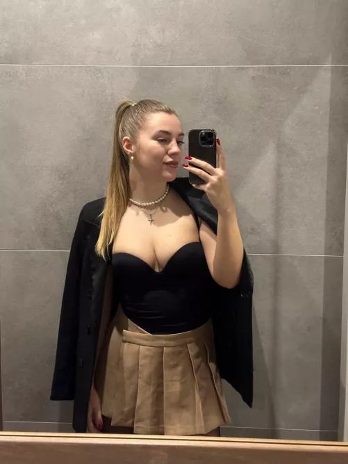 can i wear this skirt on our fist date?