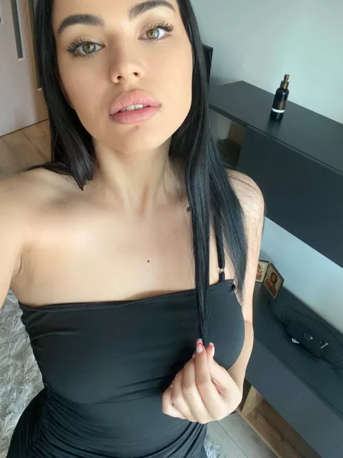 Do you like my cute dress?