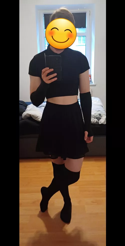 First time I post something like that. Does the Outfit fit me? 