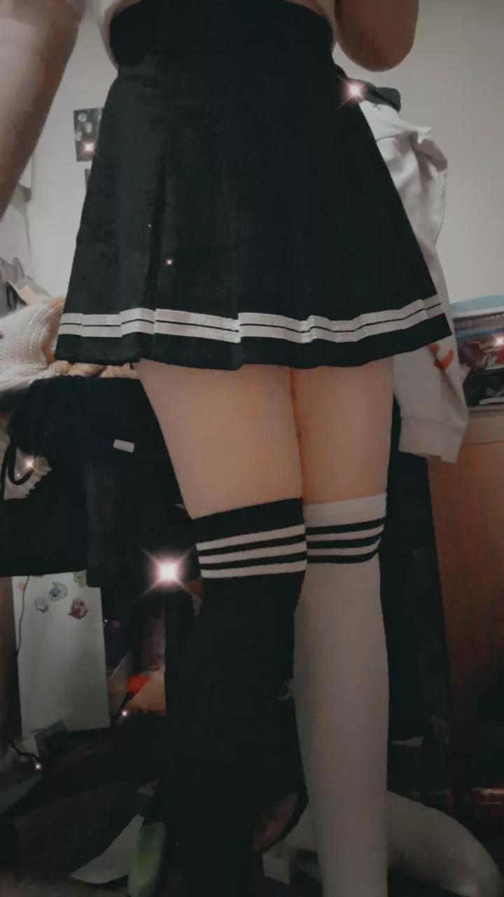 How is your day? Got a new skirt 💕